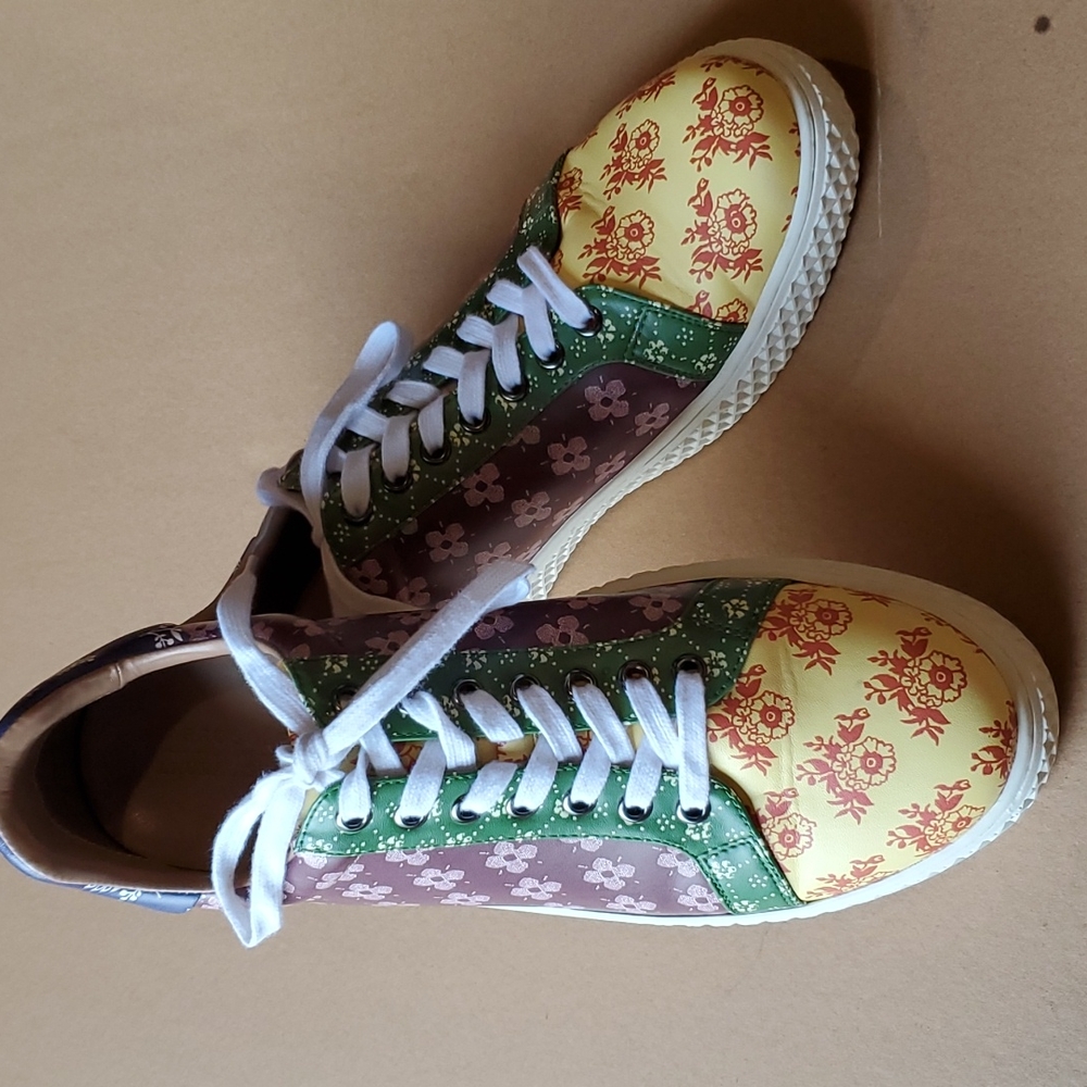 AEROSOLES Floral Pattern Low-Top Sneakers in Yellow, Green, Purple